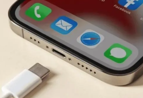 鹰潭苹果15维修分享iPhone15改USB-C接口后能和安卓用户互借充电器吗 